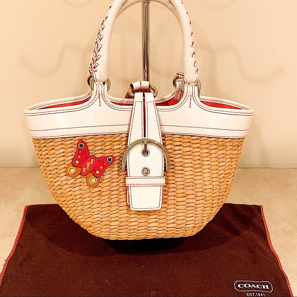Authentic Coach straw hand bag.